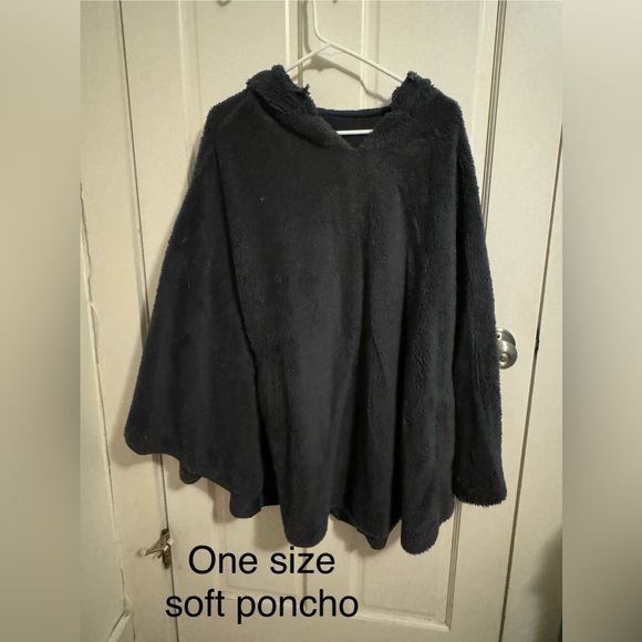 Super Soft Pullover Poncho - Picture 1 of 1